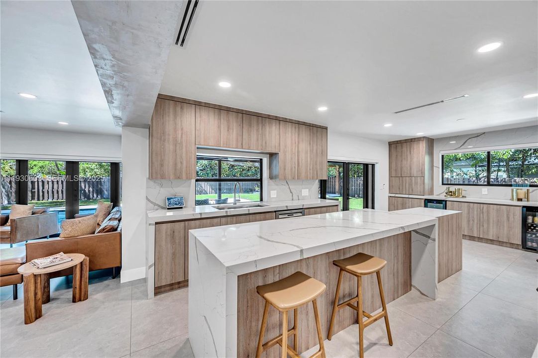 For Rent: $16,000 (5 beds, 3 baths, 3039 Square Feet)