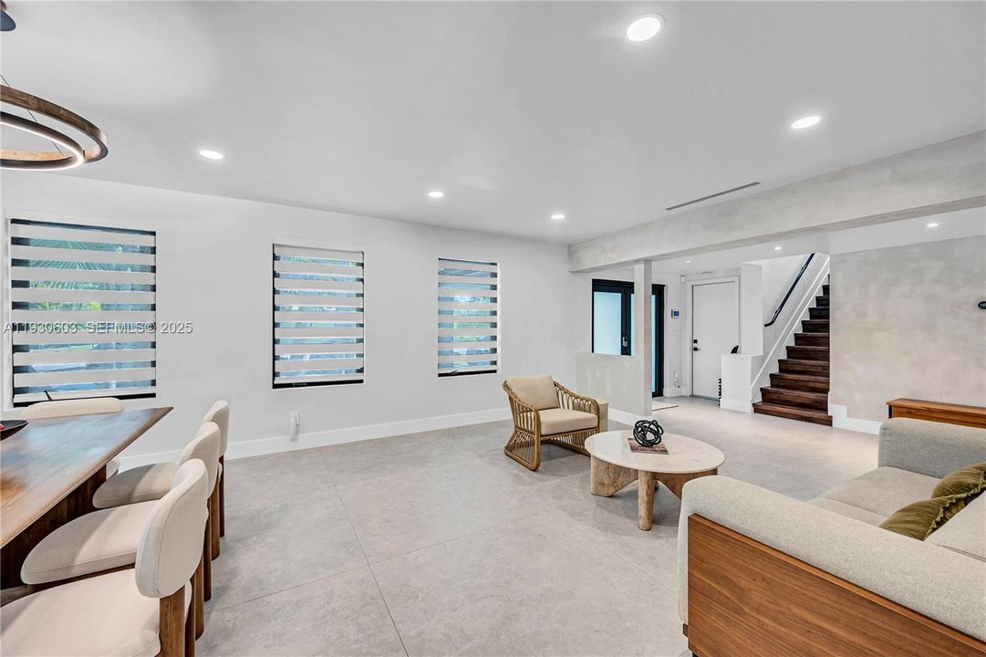 For Rent: $16,000 (5 beds, 3 baths, 3039 Square Feet)