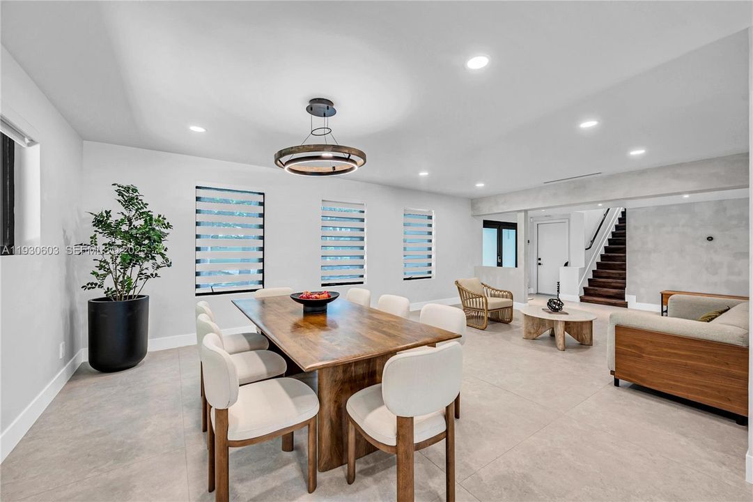 For Rent: $16,000 (5 beds, 3 baths, 3039 Square Feet)