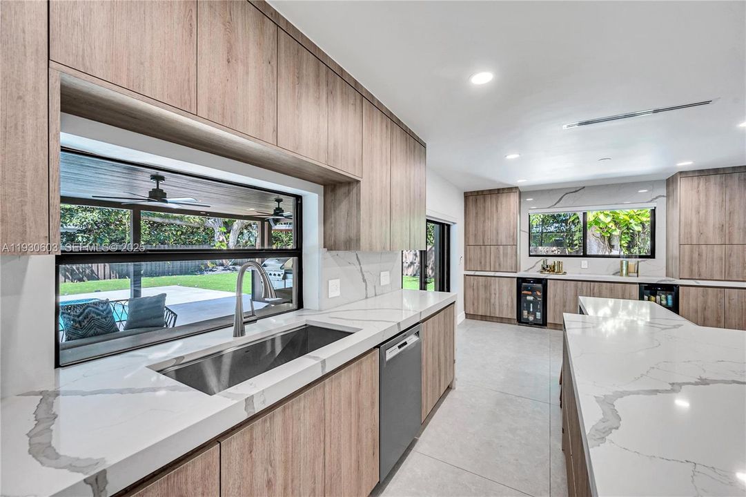 For Rent: $16,000 (5 beds, 3 baths, 3039 Square Feet)