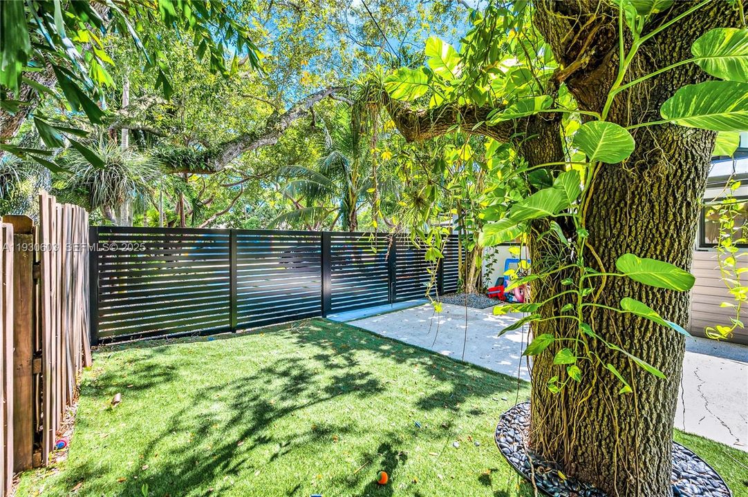 For Rent: $16,000 (5 beds, 3 baths, 3039 Square Feet)