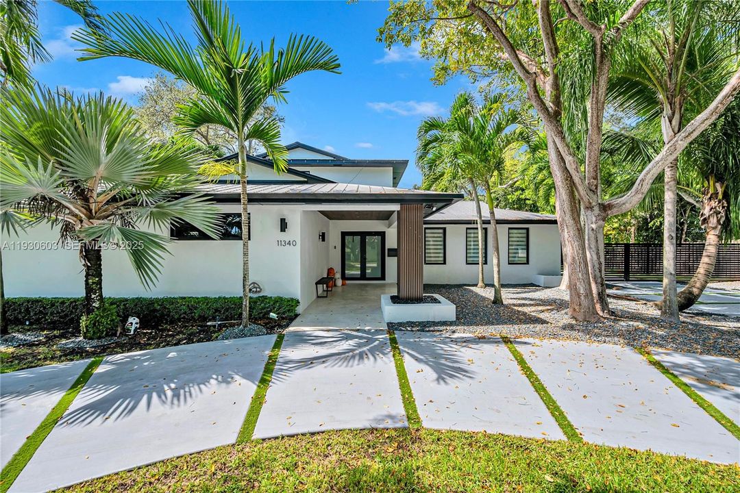 For Rent: $16,000 (5 beds, 3 baths, 3039 Square Feet)