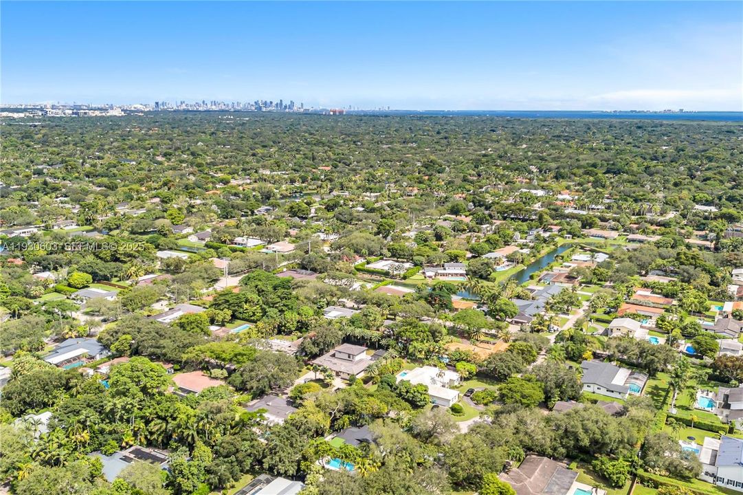 For Rent: $16,000 (5 beds, 3 baths, 3039 Square Feet)