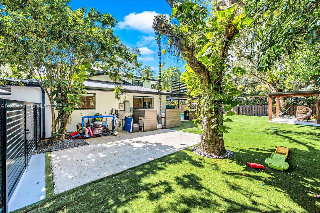 For Rent: $16,000 (5 beds, 3 baths, 3039 Square Feet)