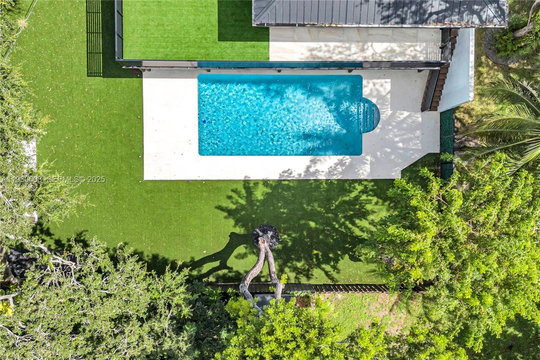 For Rent: $16,000 (5 beds, 3 baths, 3039 Square Feet)