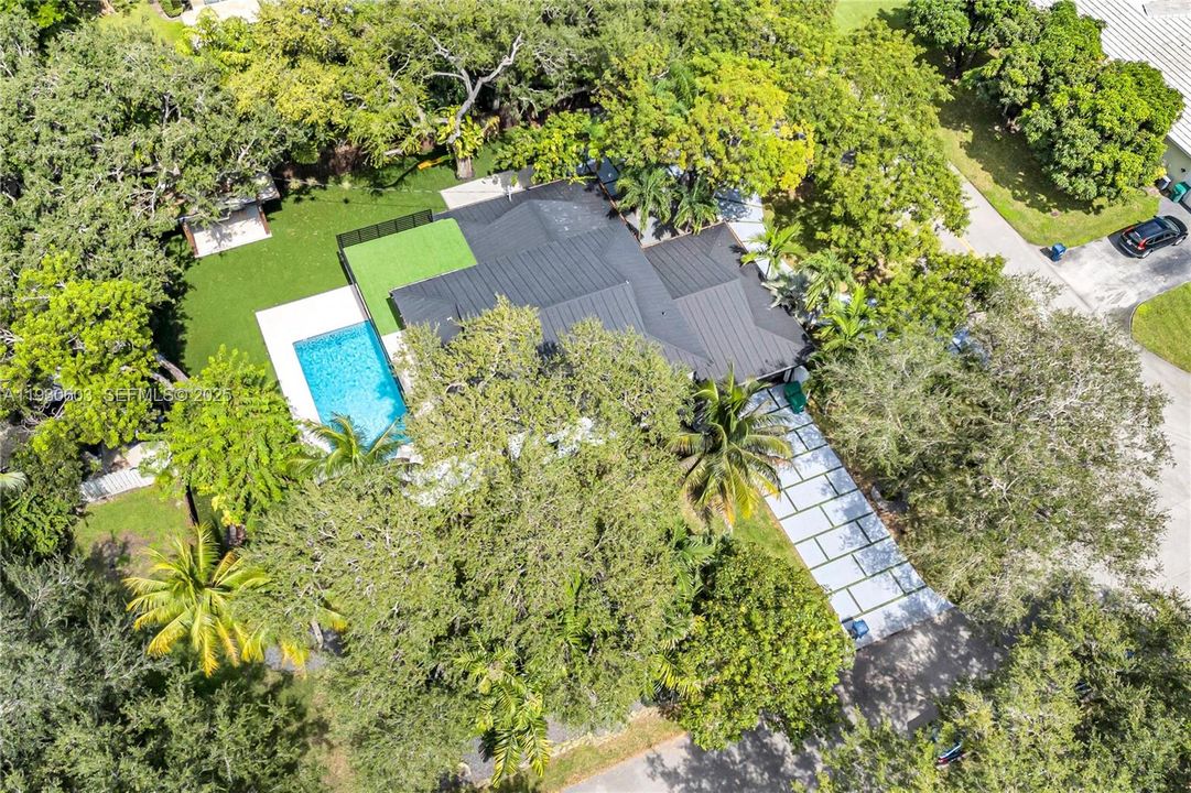 For Rent: $16,000 (5 beds, 3 baths, 3039 Square Feet)