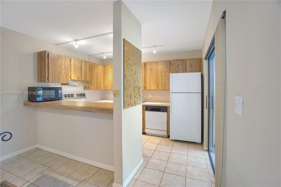 For Sale: $335,000 (2 beds, 2 baths, 1236 Square Feet)