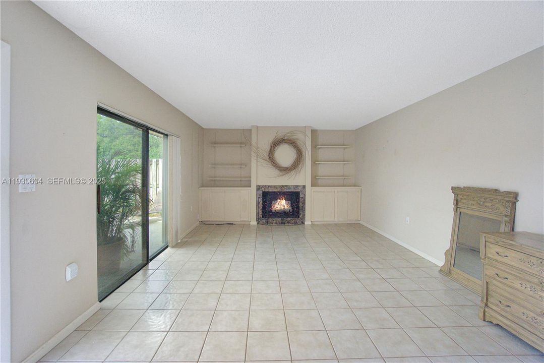 For Sale: $335,000 (2 beds, 2 baths, 1236 Square Feet)