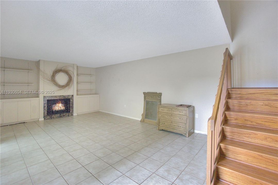 For Sale: $335,000 (2 beds, 2 baths, 1236 Square Feet)