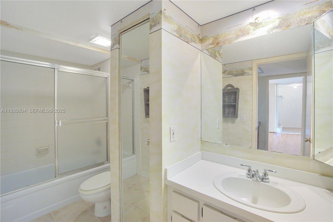 For Sale: $335,000 (2 beds, 2 baths, 1236 Square Feet)