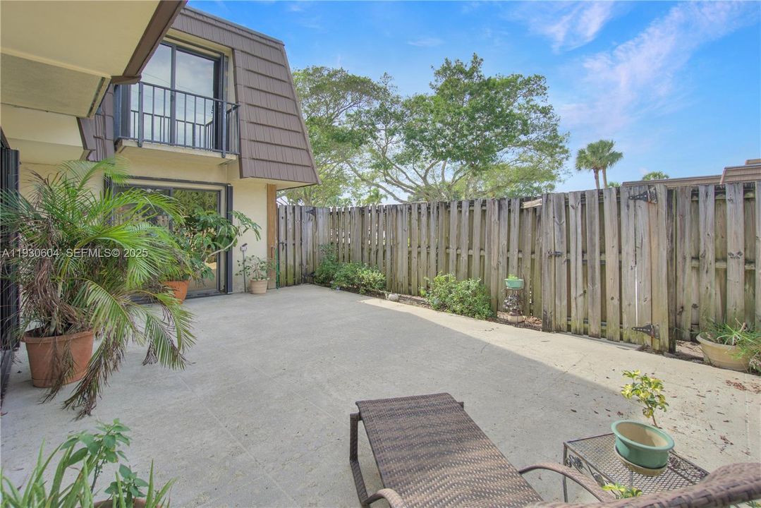 For Sale: $335,000 (2 beds, 2 baths, 1236 Square Feet)