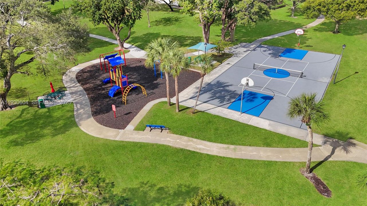 For Sale: $335,000 (2 beds, 2 baths, 1236 Square Feet)