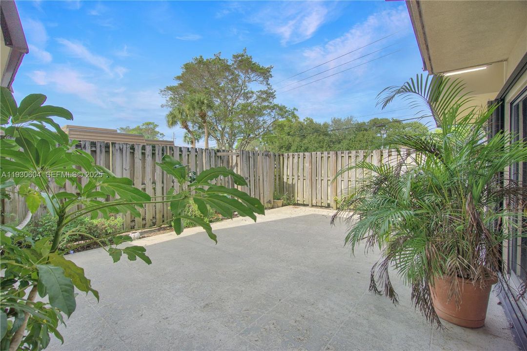 For Sale: $335,000 (2 beds, 2 baths, 1236 Square Feet)