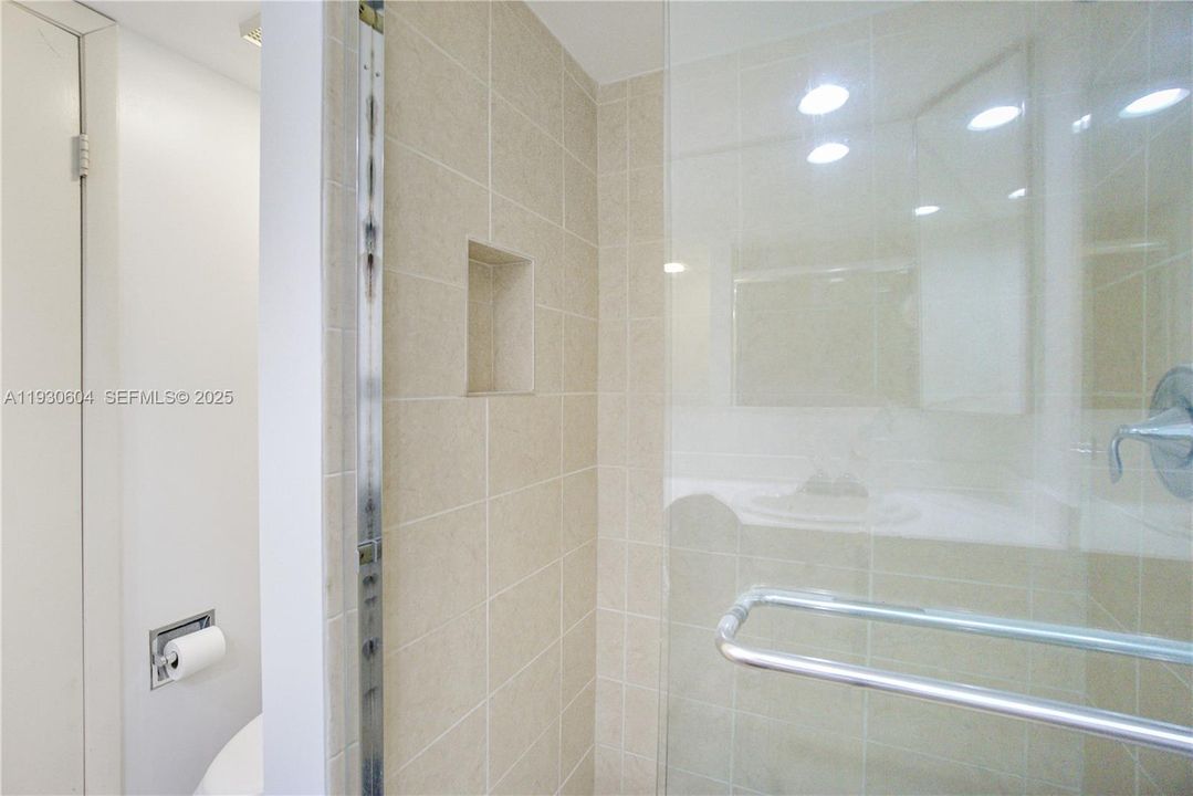 For Sale: $335,000 (2 beds, 2 baths, 1236 Square Feet)