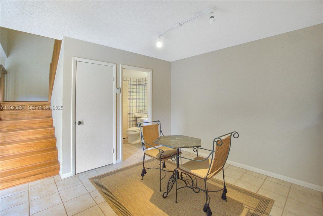 For Sale: $335,000 (2 beds, 2 baths, 1236 Square Feet)