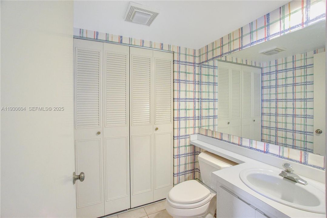 For Sale: $335,000 (2 beds, 2 baths, 1236 Square Feet)