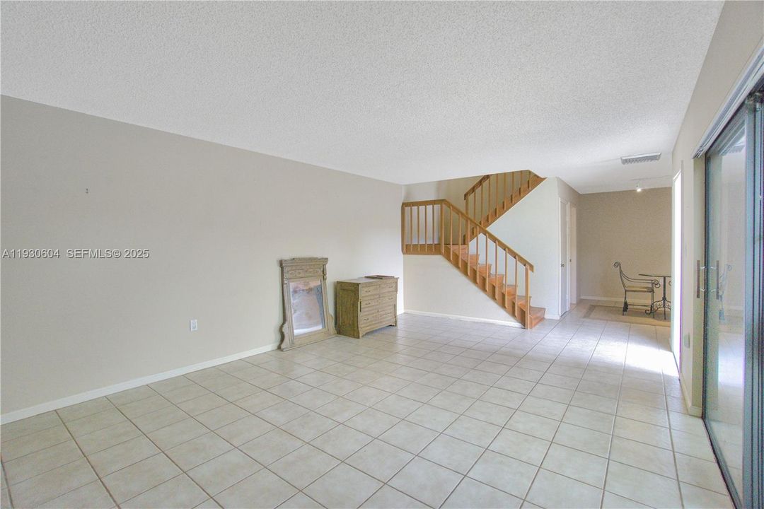 For Sale: $335,000 (2 beds, 2 baths, 1236 Square Feet)