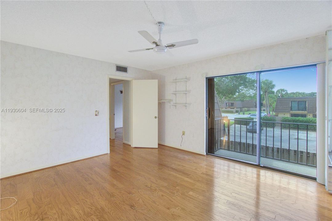 For Sale: $335,000 (2 beds, 2 baths, 1236 Square Feet)