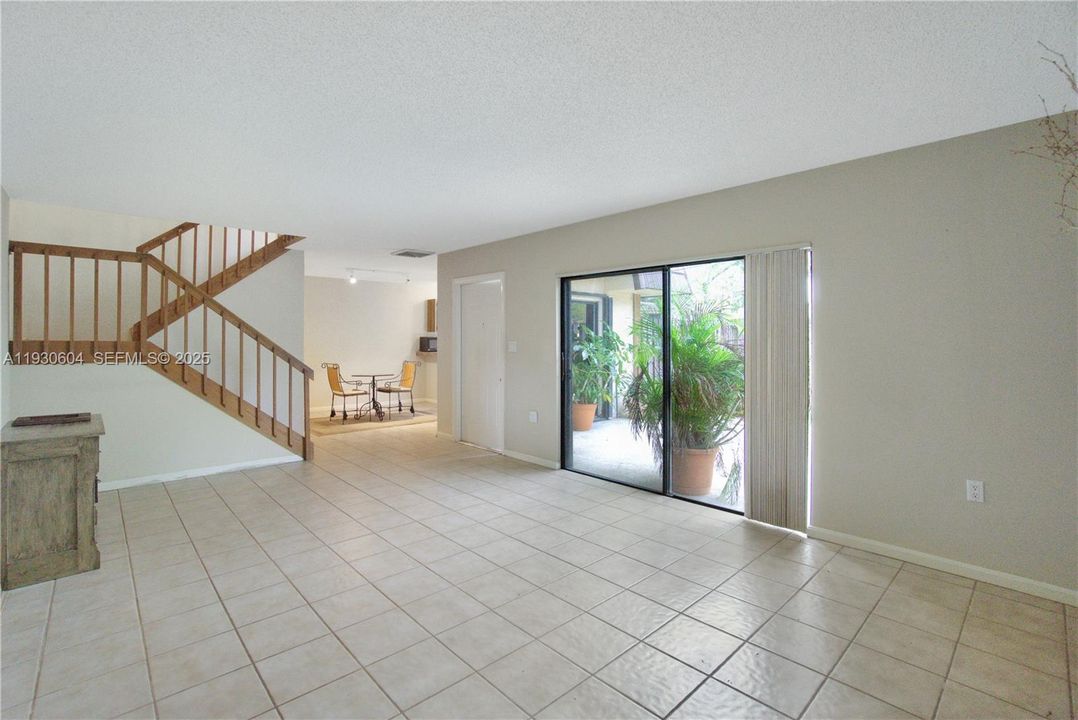For Sale: $335,000 (2 beds, 2 baths, 1236 Square Feet)
