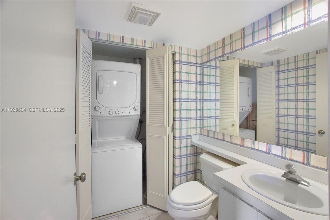 For Sale: $335,000 (2 beds, 2 baths, 1236 Square Feet)