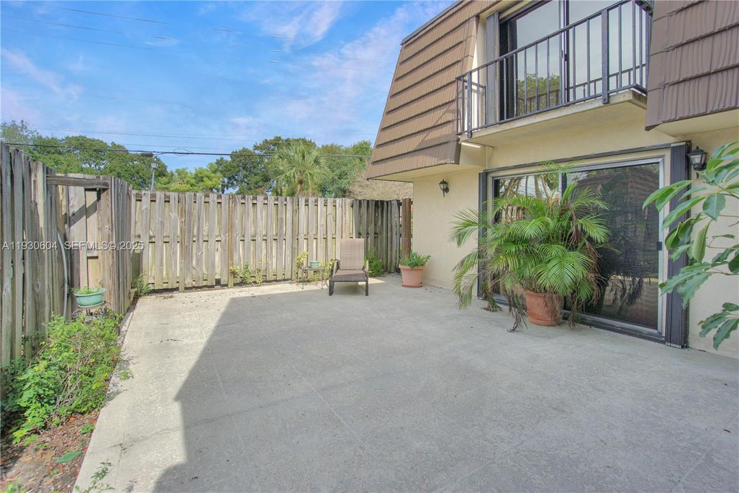 For Sale: $335,000 (2 beds, 2 baths, 1236 Square Feet)