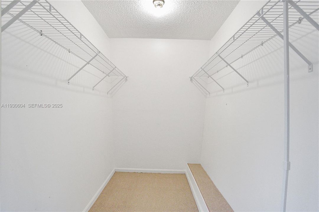 For Sale: $335,000 (2 beds, 2 baths, 1236 Square Feet)