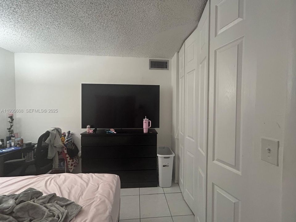 For Sale: $178,000 (2 beds, 2 baths, 800 Square Feet)