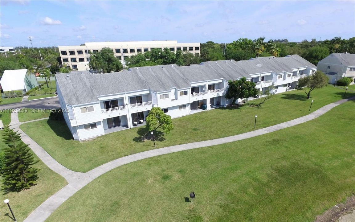 For Sale: $195,000 (2 beds, 2 baths, 1020 Square Feet)