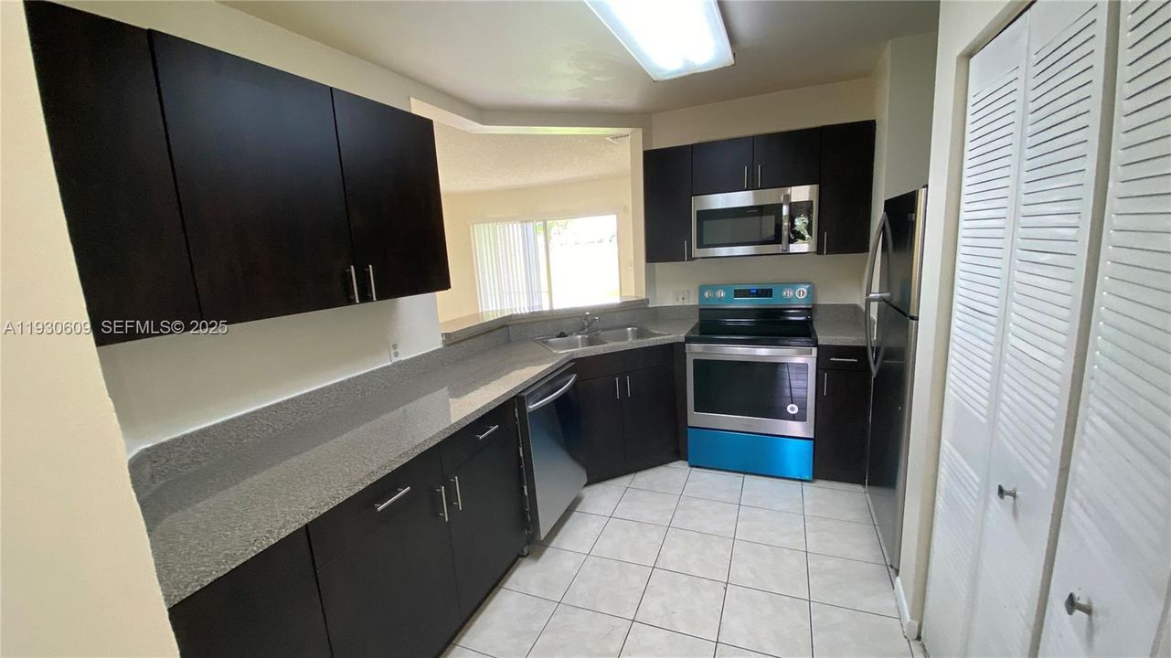 For Sale: $195,000 (2 beds, 2 baths, 1020 Square Feet)