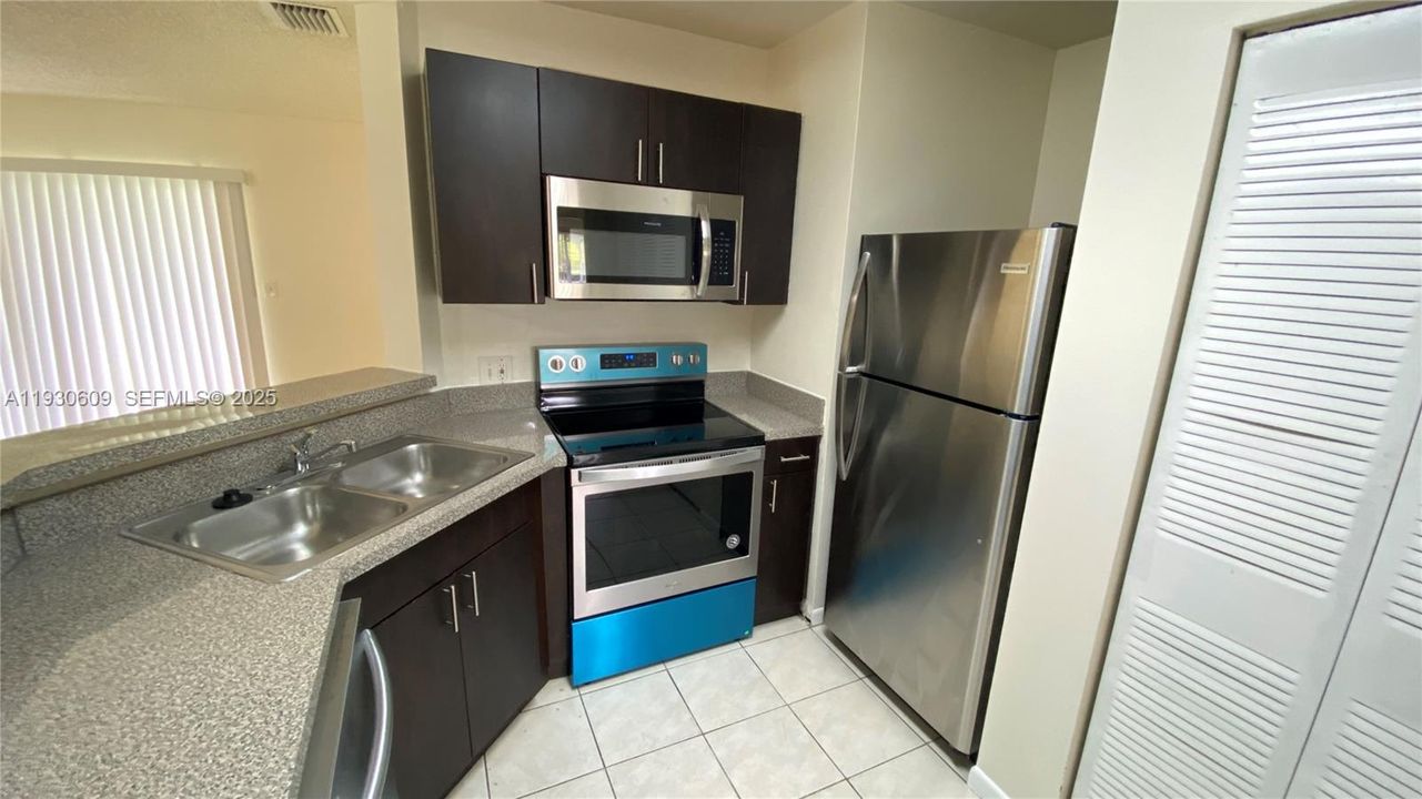 For Sale: $195,000 (2 beds, 2 baths, 1020 Square Feet)
