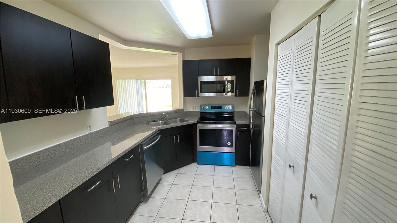 For Sale: $195,000 (2 beds, 2 baths, 1020 Square Feet)