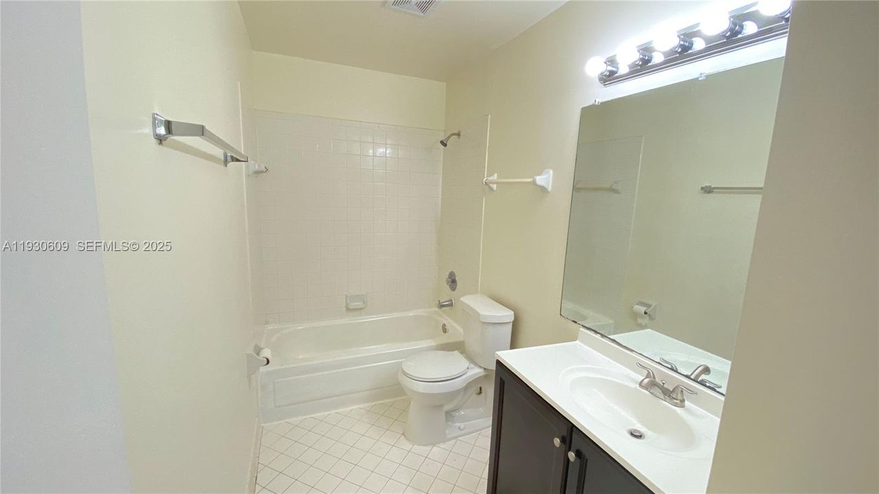 For Sale: $195,000 (2 beds, 2 baths, 1020 Square Feet)