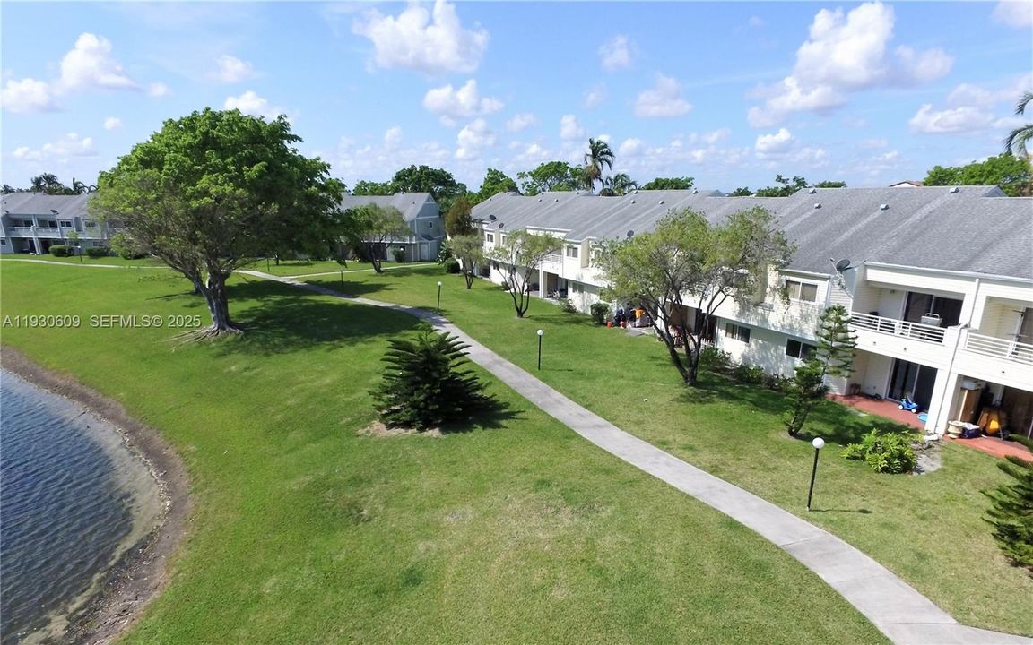 For Sale: $195,000 (2 beds, 2 baths, 1020 Square Feet)