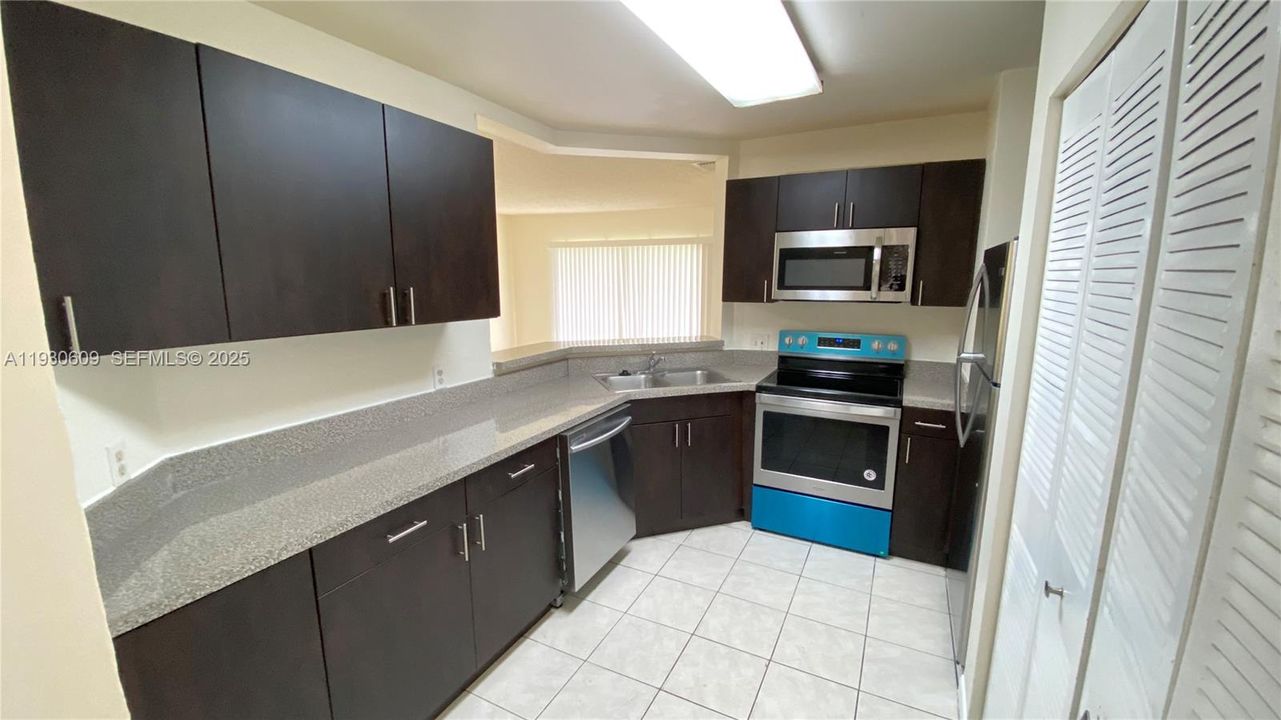 For Sale: $195,000 (2 beds, 2 baths, 1020 Square Feet)