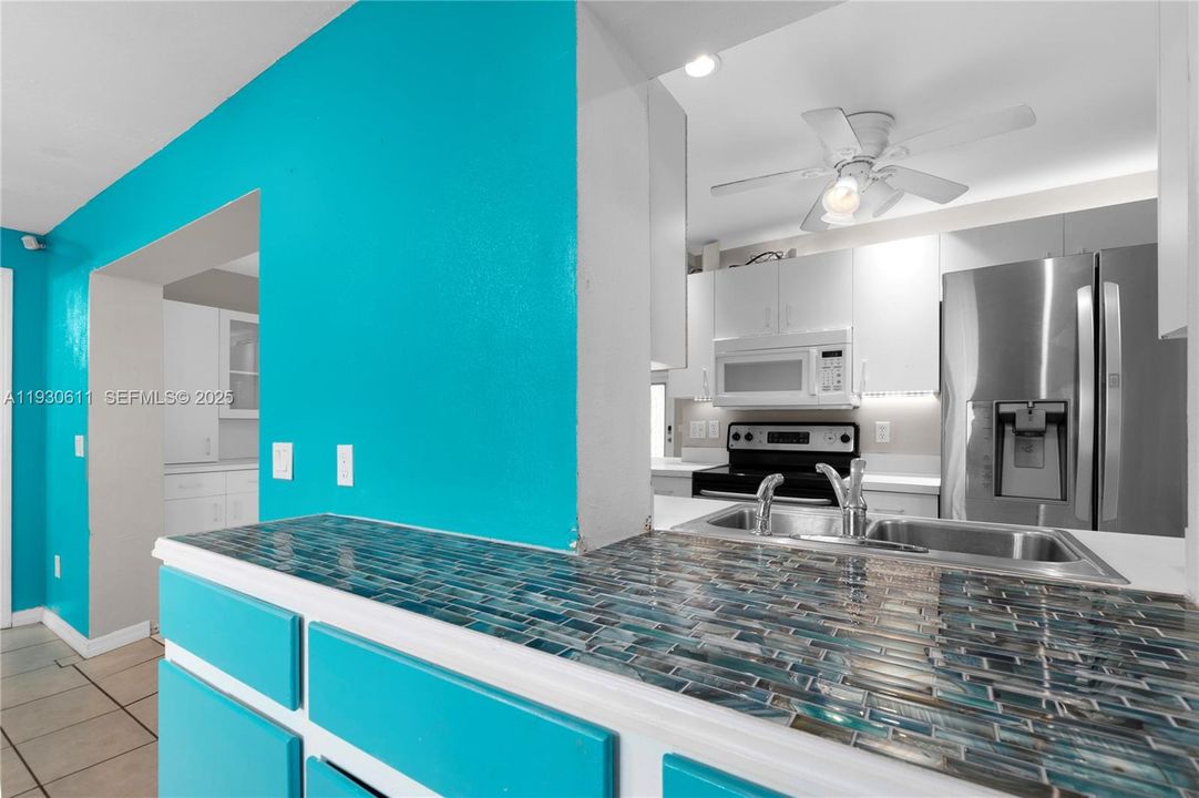 На продажу: $429,900 (3 спален, 2 ванн, 1674 Квадратных фут)