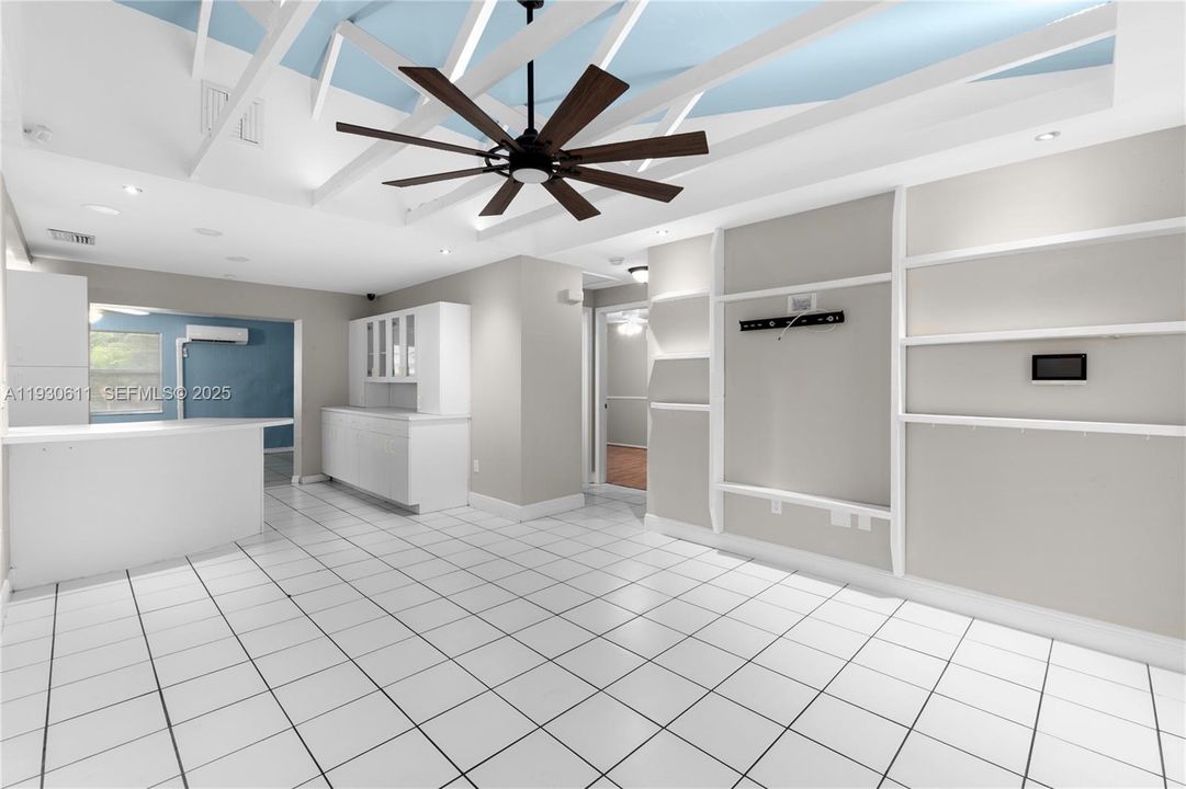 На продажу: $429,900 (3 спален, 2 ванн, 1674 Квадратных фут)