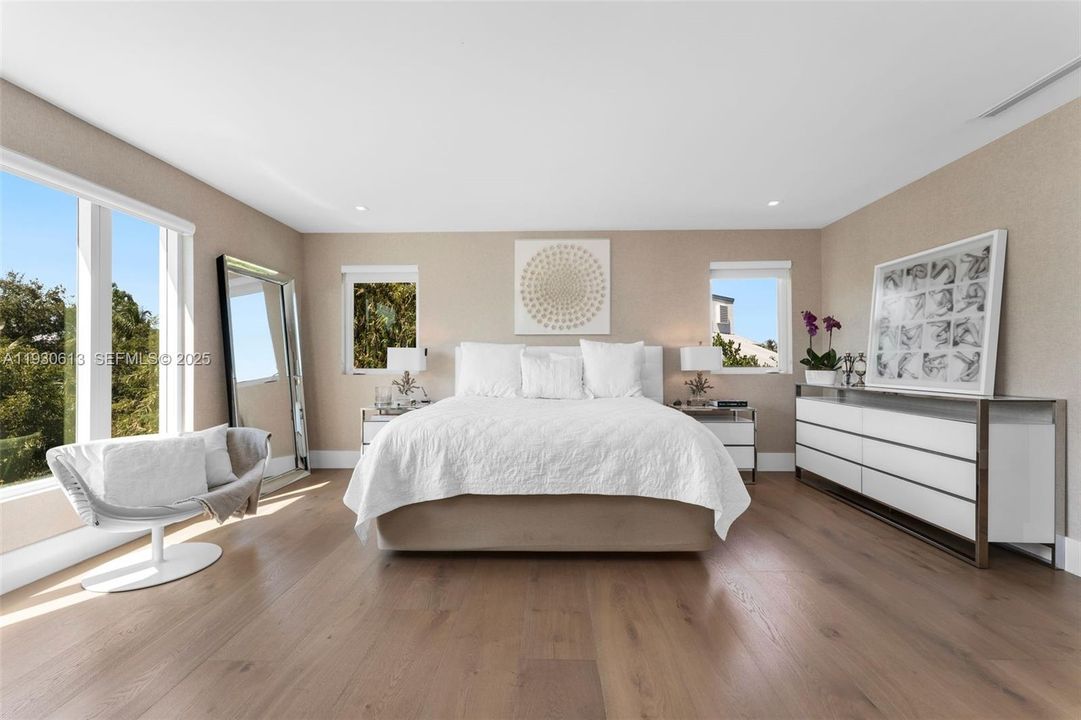 В аренду: $59,500 (5 спален, 6 ванн, 5940 Квадратных фут)