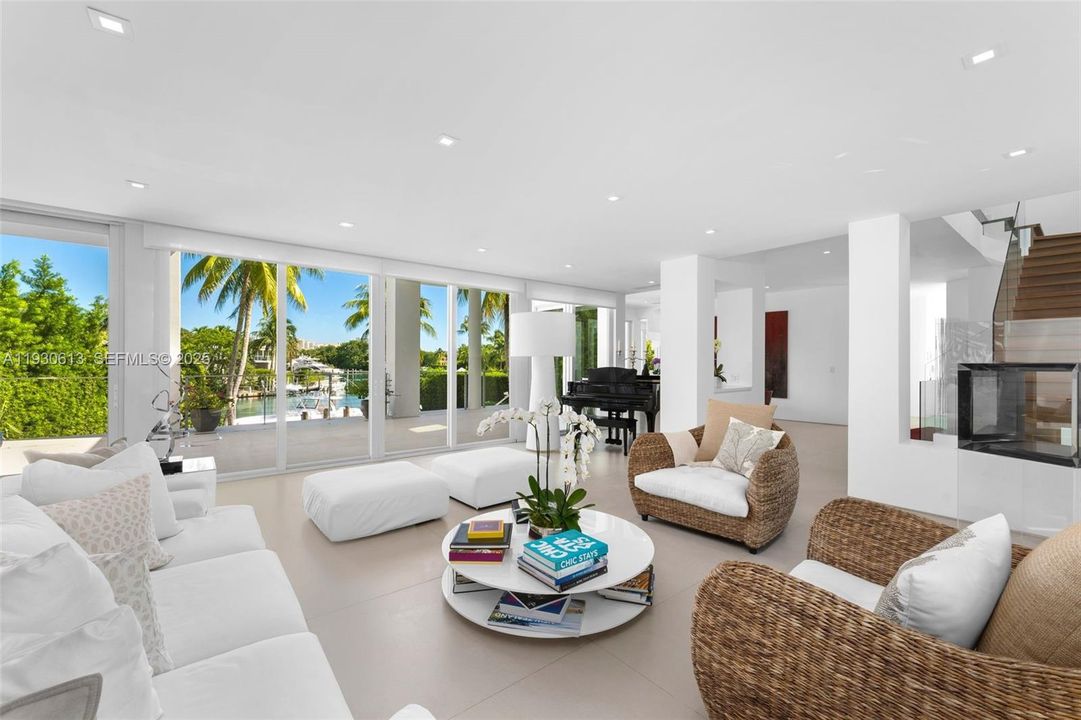 В аренду: $59,500 (5 спален, 6 ванн, 5940 Квадратных фут)