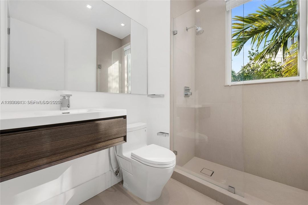 В аренду: $59,500 (5 спален, 6 ванн, 5940 Квадратных фут)