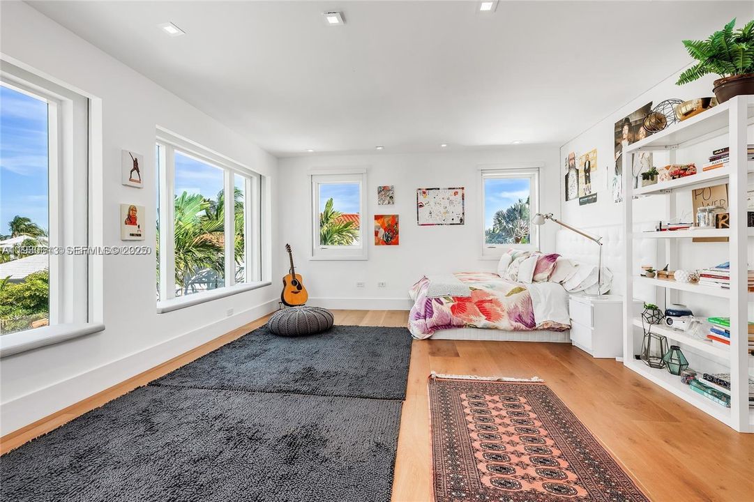 В аренду: $59,500 (5 спален, 6 ванн, 5940 Квадратных фут)