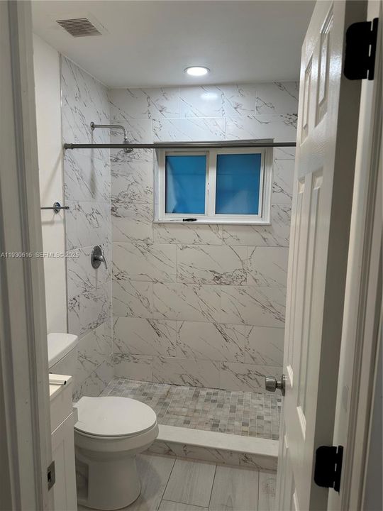 For Rent: $2,600 (2 beds, 1 baths, 966 Square Feet)