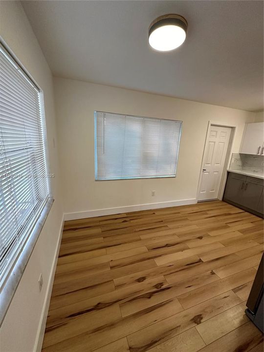 For Rent: $2,600 (2 beds, 1 baths, 966 Square Feet)