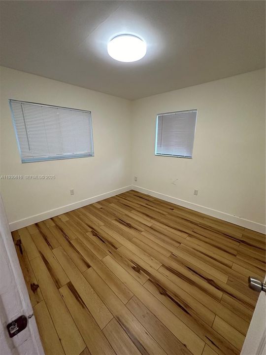 For Rent: $2,600 (2 beds, 1 baths, 966 Square Feet)