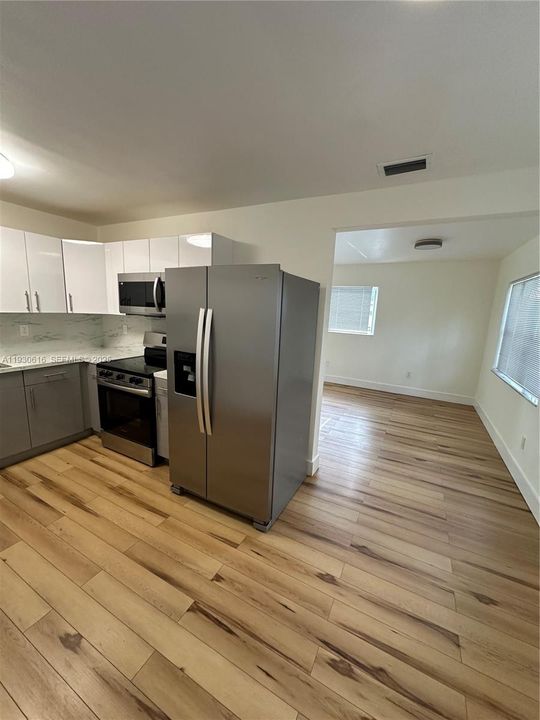 For Rent: $2,600 (2 beds, 1 baths, 966 Square Feet)