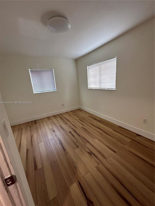 For Rent: $2,600 (2 beds, 1 baths, 966 Square Feet)