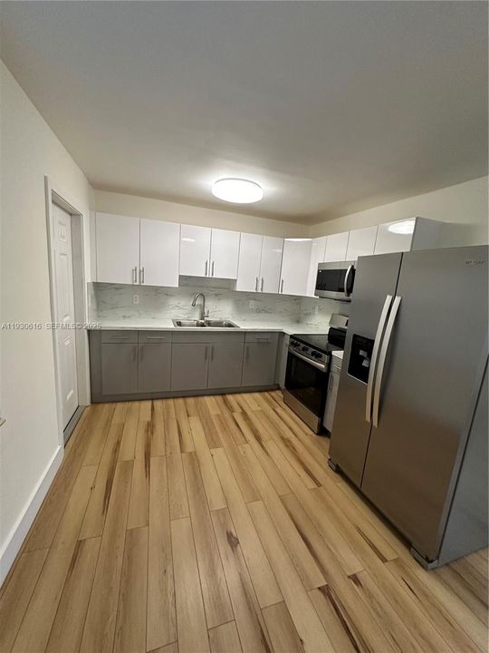 For Rent: $2,600 (2 beds, 1 baths, 966 Square Feet)