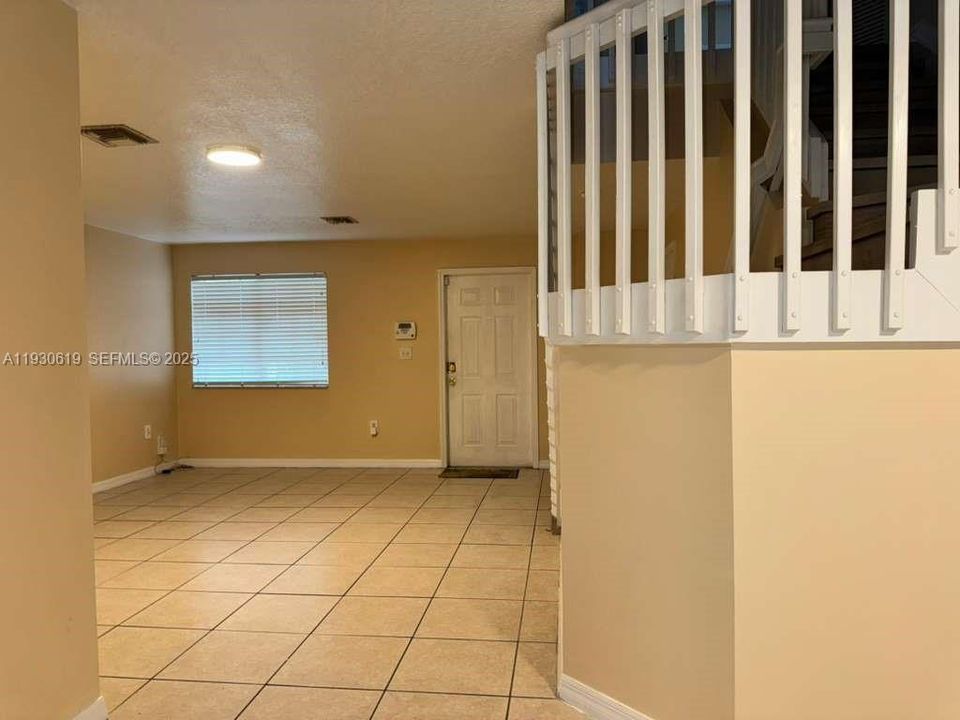 For Rent: $2,800 (4 beds, 2 baths, 1861 Square Feet)