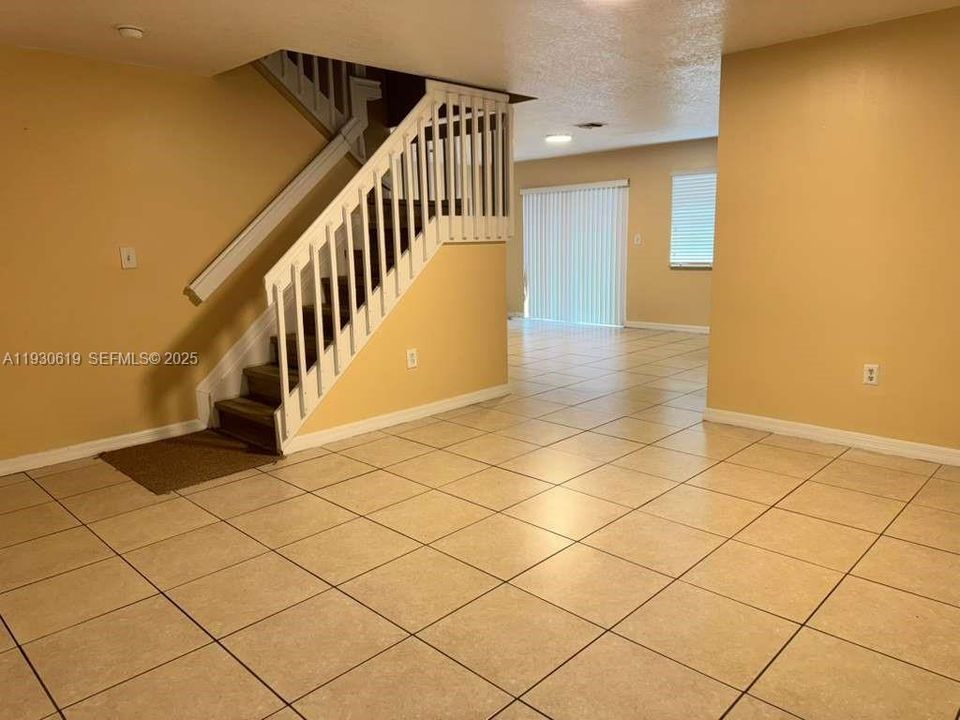 For Rent: $2,800 (4 beds, 2 baths, 1861 Square Feet)