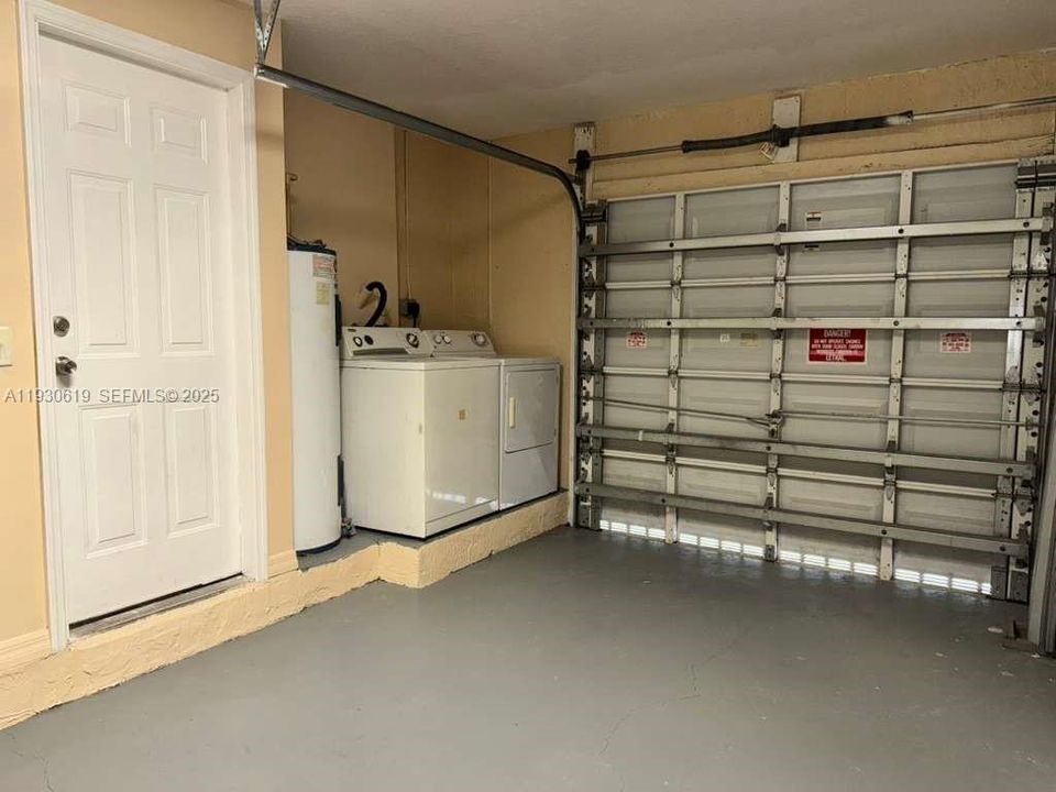 For Rent: $2,800 (4 beds, 2 baths, 1861 Square Feet)