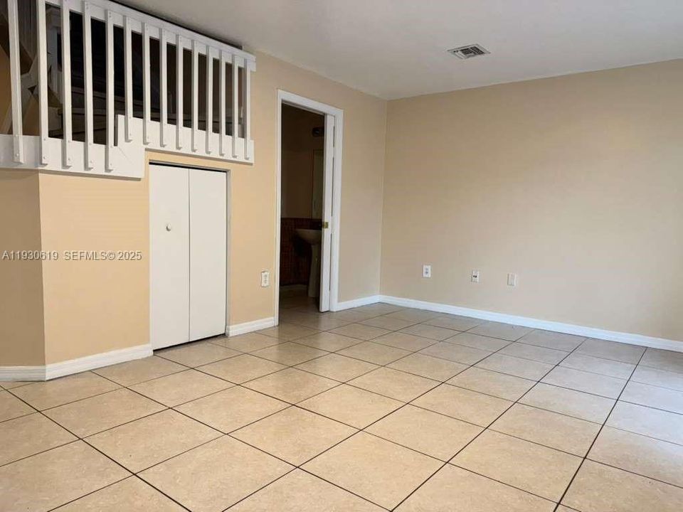 For Rent: $2,800 (4 beds, 2 baths, 1861 Square Feet)